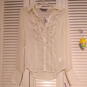 To the MAX 🌸 White ruffle blouse